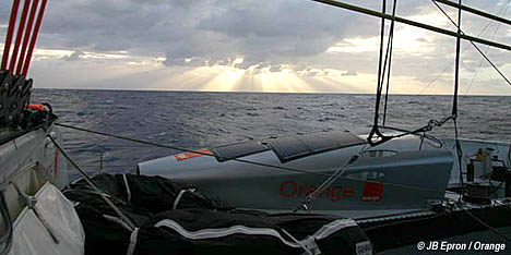 Trois nouveaux records à l'équateur pour l'équipage d'Orange II